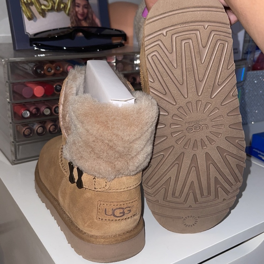 UGGS